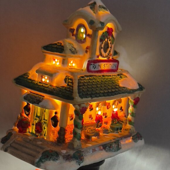 Cobblestone Corners Ceramic Christmas Village Train Station Holiday Decor Y2K - Picture 6 of 13